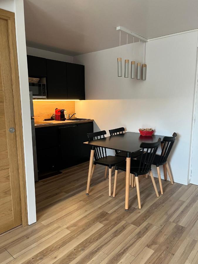 Appartement De La Fontaine A La Tour Du Pin Hyper Centre Parking Prive Luaran gambar